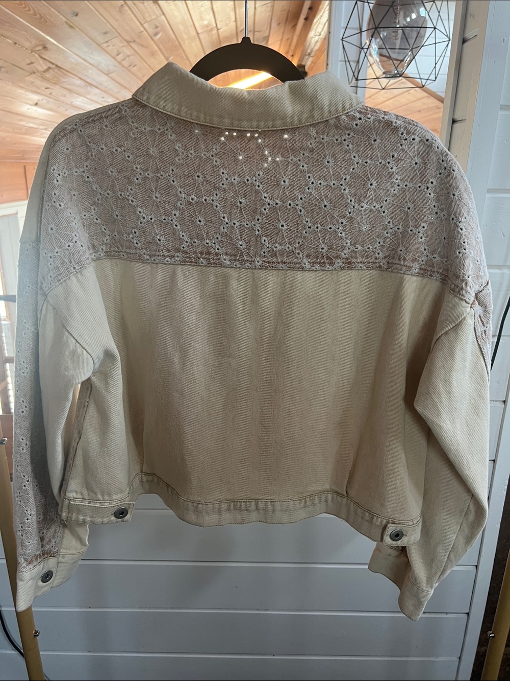 “New In” Beige Lace-Panel Cropped Jean Jacket - Picture 4 of 4